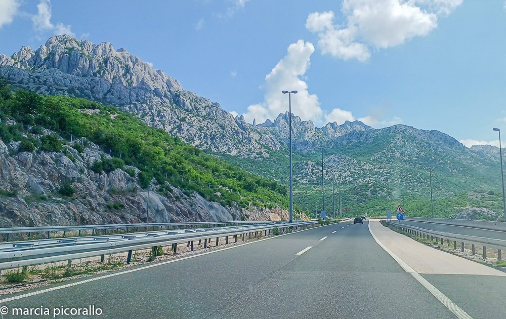 dirigir na Croácia estradas