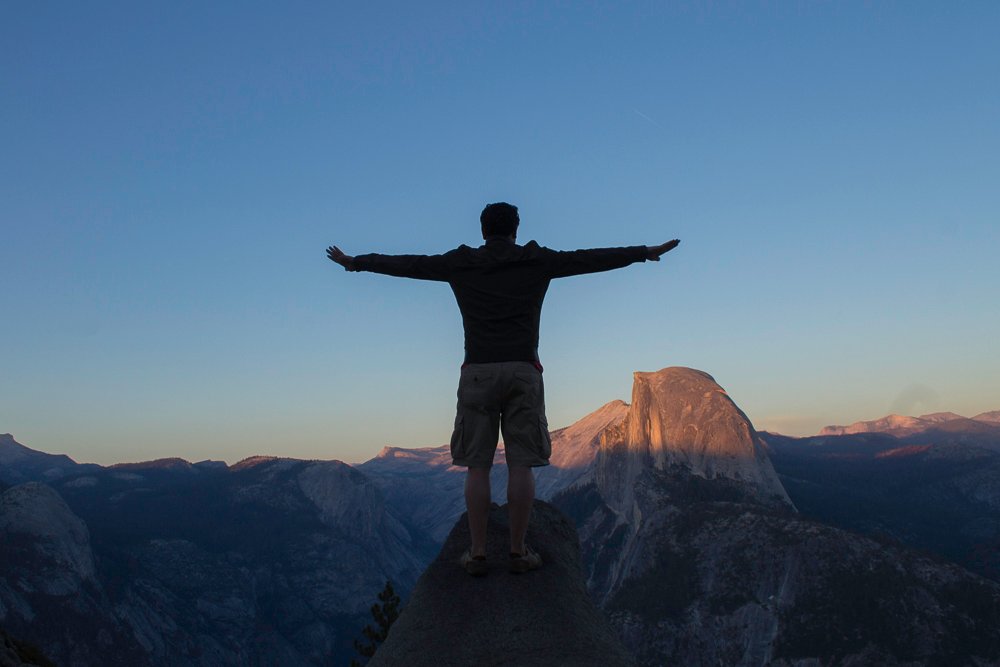 Foto O sinal de hollywood está coberto de terra no topo de uma