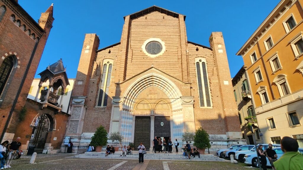 que igreja visitar em verona
